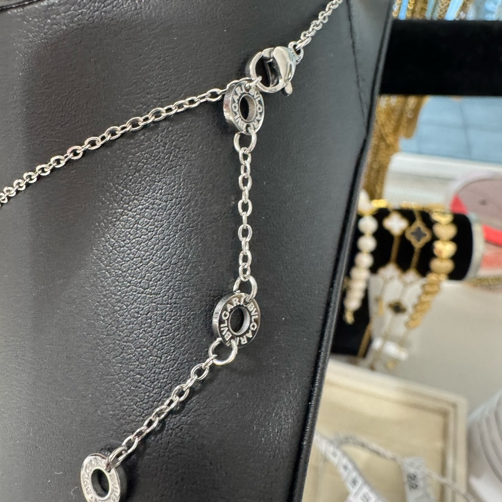 Pretty necklace - Picture 3 of 4